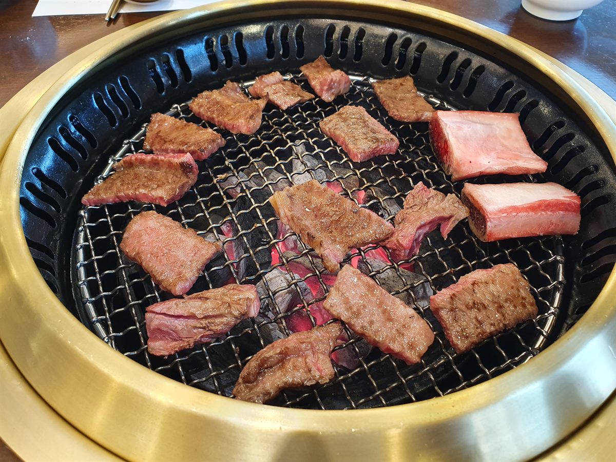 숯불 위의 갈비